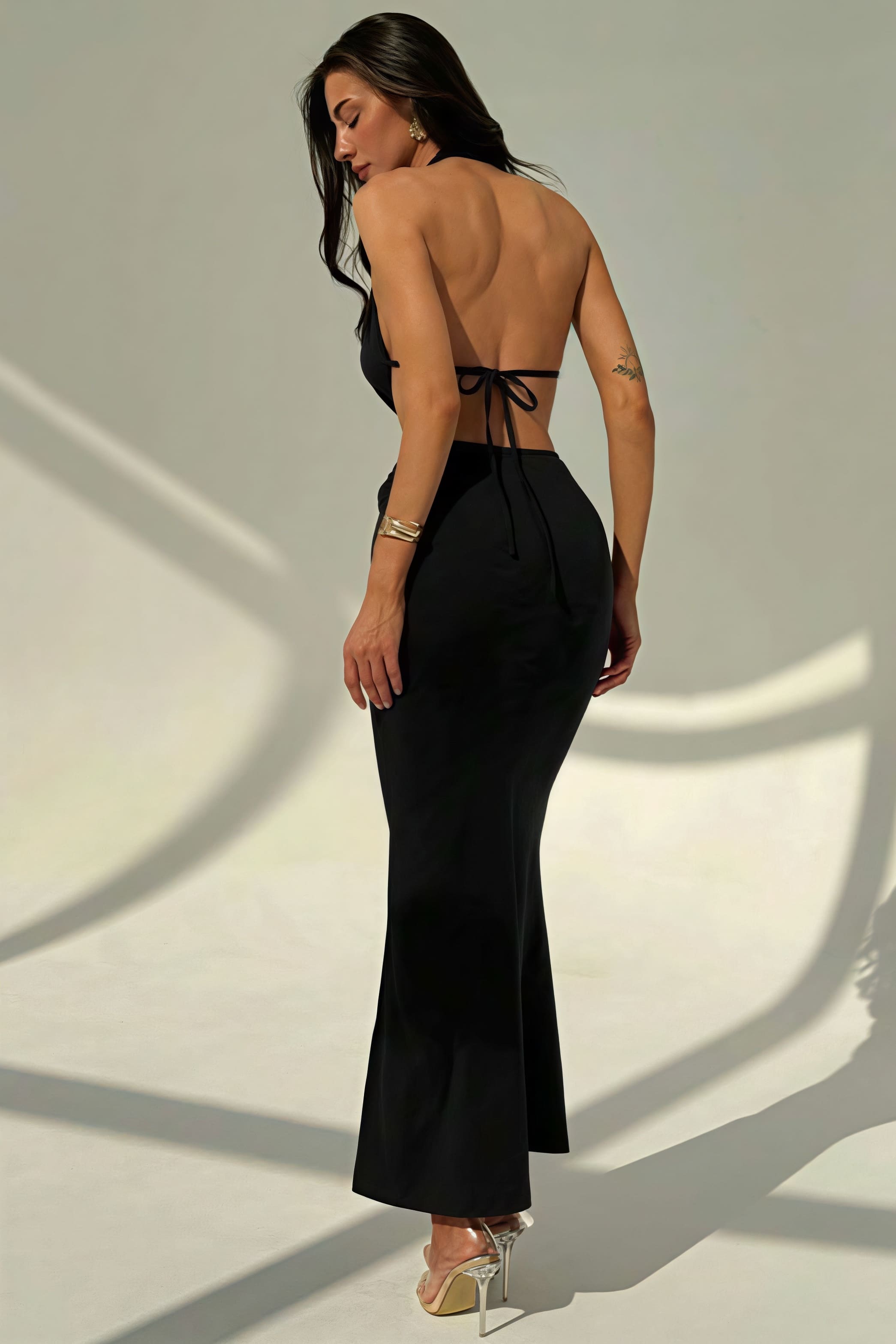 Sexy rückenfreies Halter Maxikleid mit tiefem V Ausschnitt