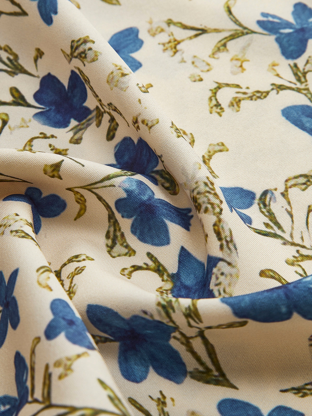Bedrucktes geknotetes Langkleid mit unregelmäßigem Saum