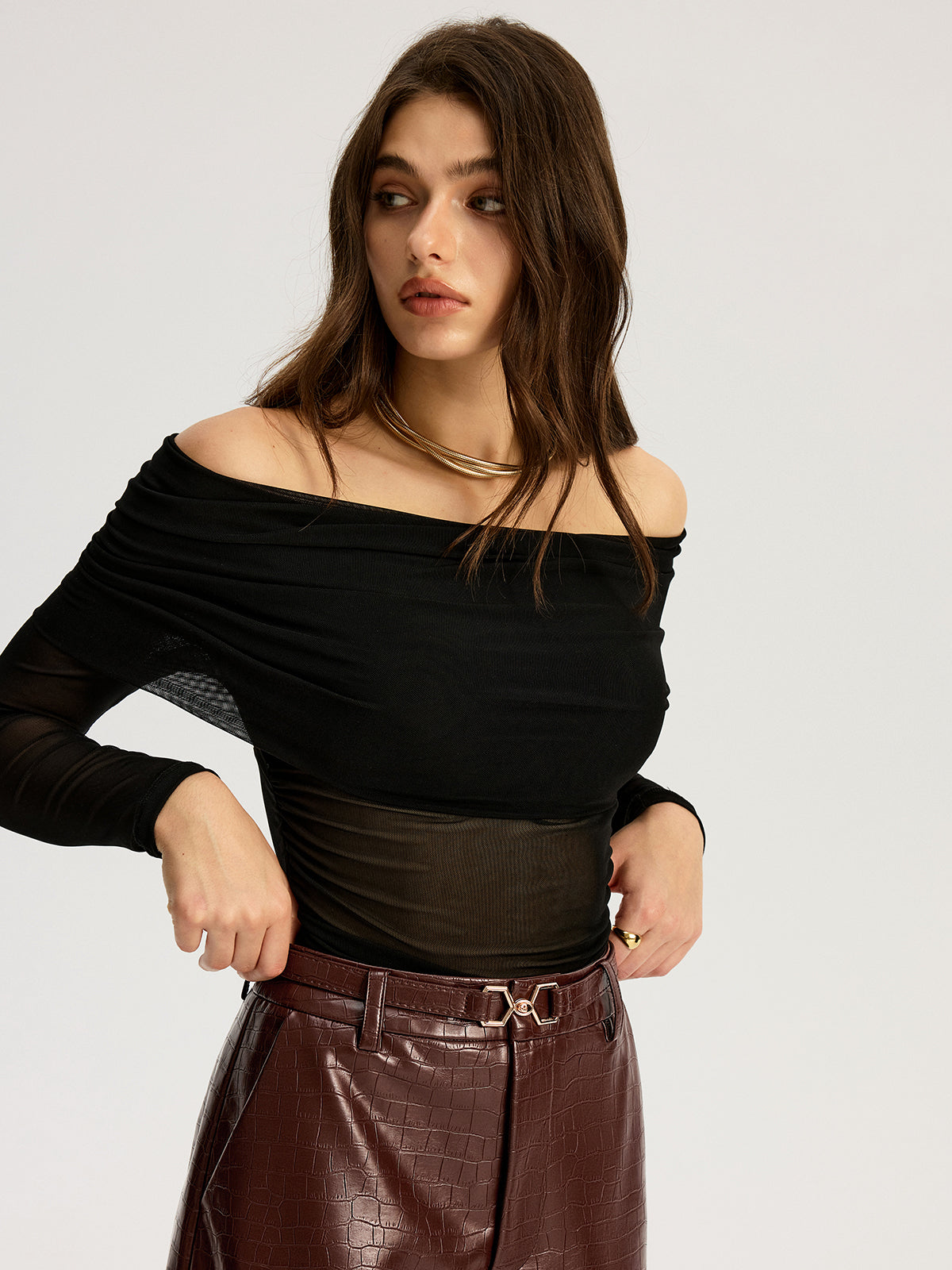 Bra-freies Off-Shoulder Langarm T-Shirt