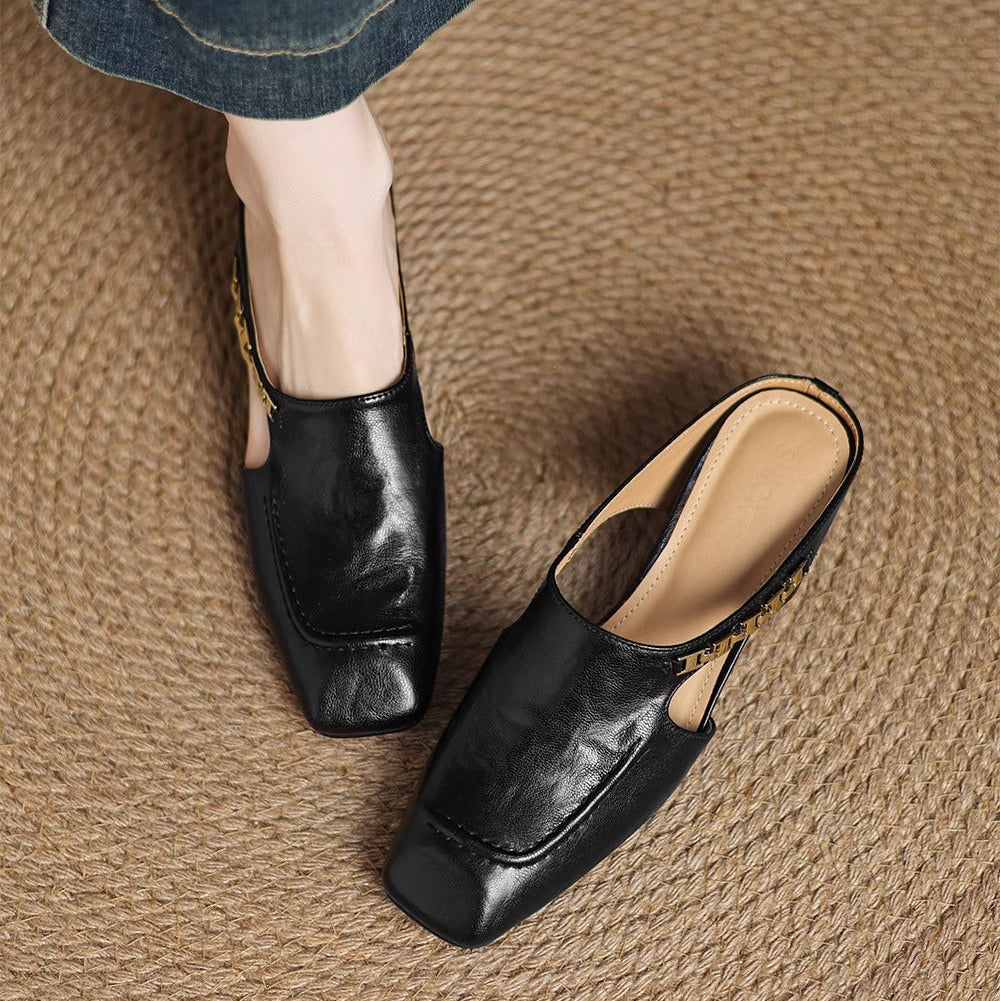Damen Mules aus Leder mit Zierkette