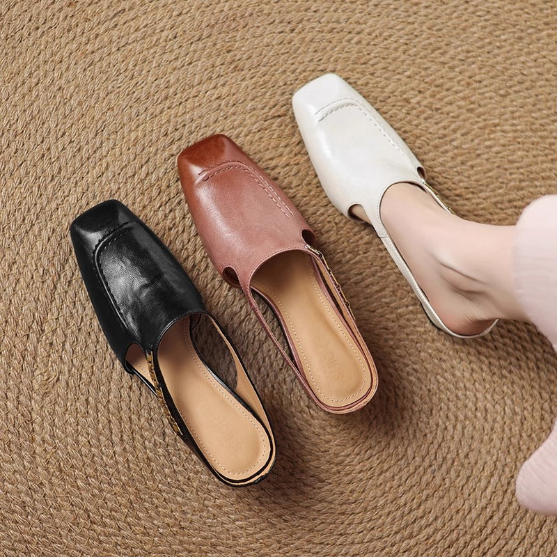 Damen Mules aus Leder mit Zierkette