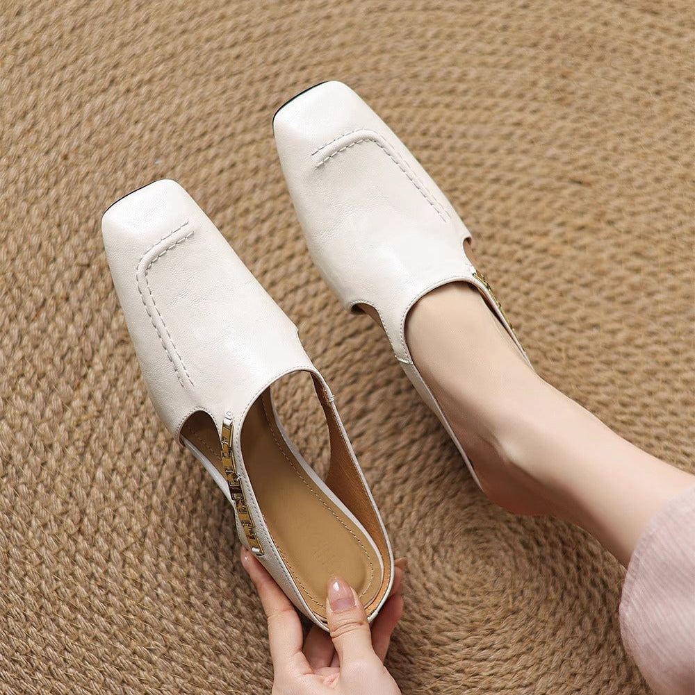 Damen Mules aus Leder mit Zierkette