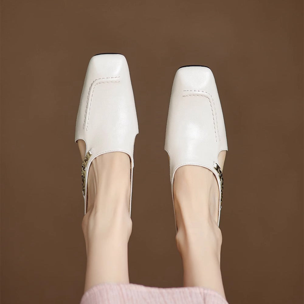 Damen Mules aus Leder mit Zierkette
