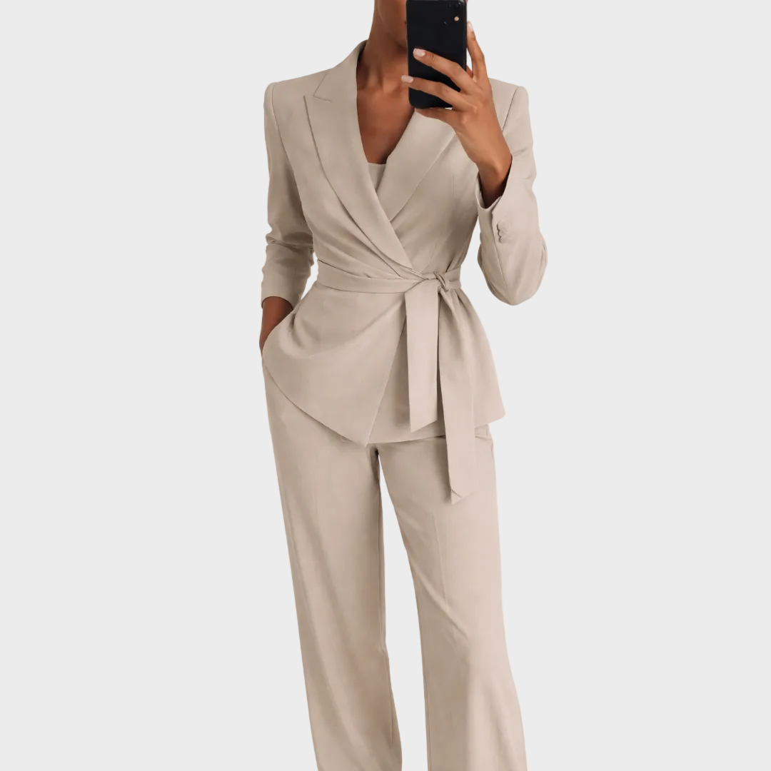 Damen Hosenanzug mit Bindegürtel und weiter Hose