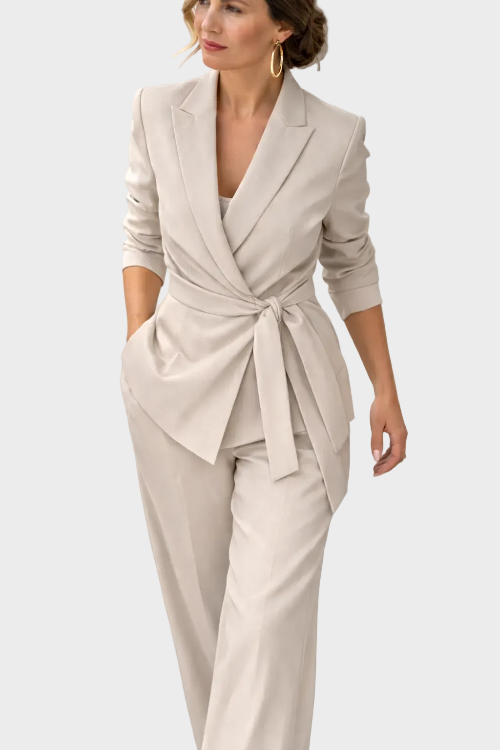 Damen Hosenanzug mit Bindegürtel und weiter Hose