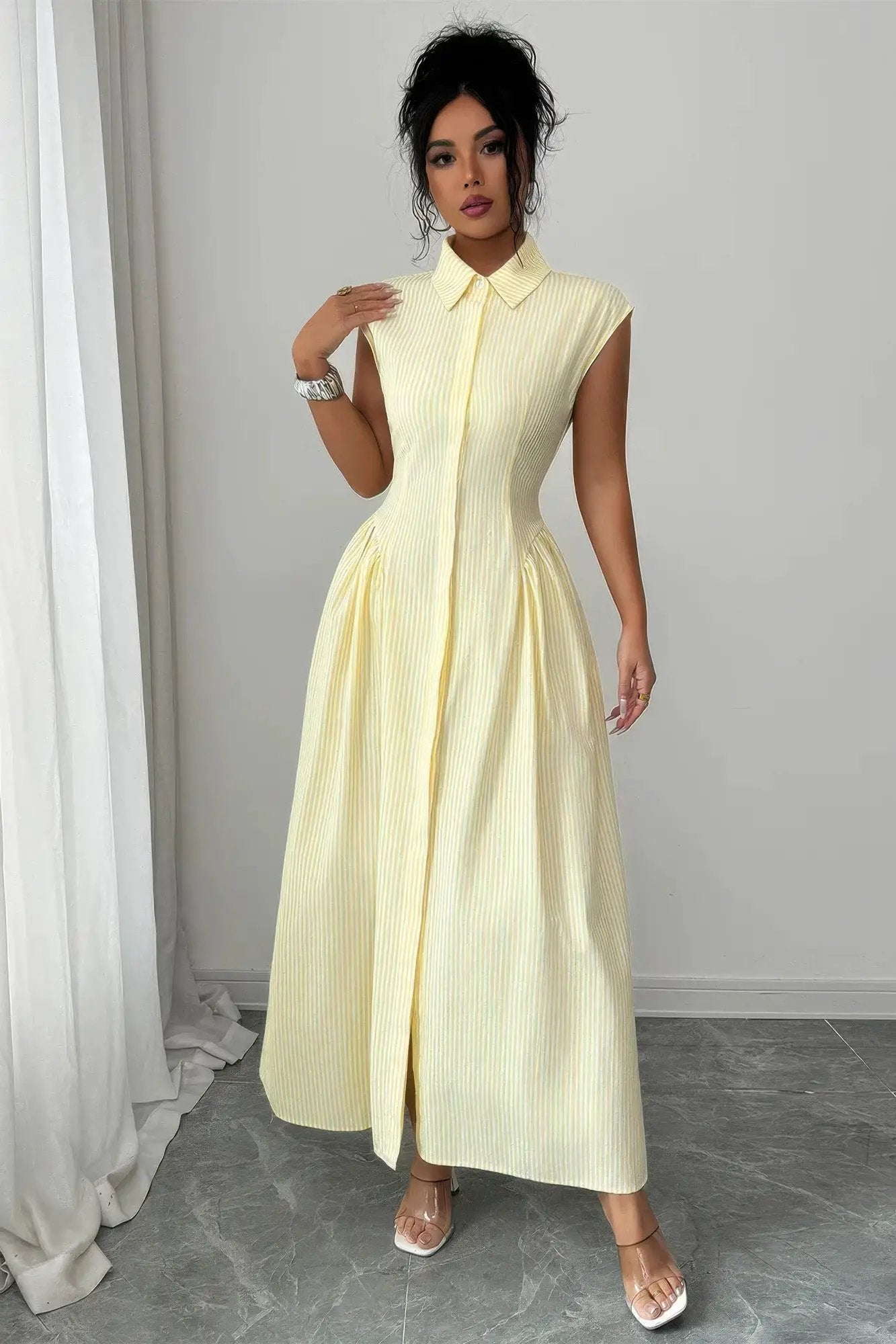 Damen langes Kleid mit Kragen kurzen Ärmeln und Taillenraffung