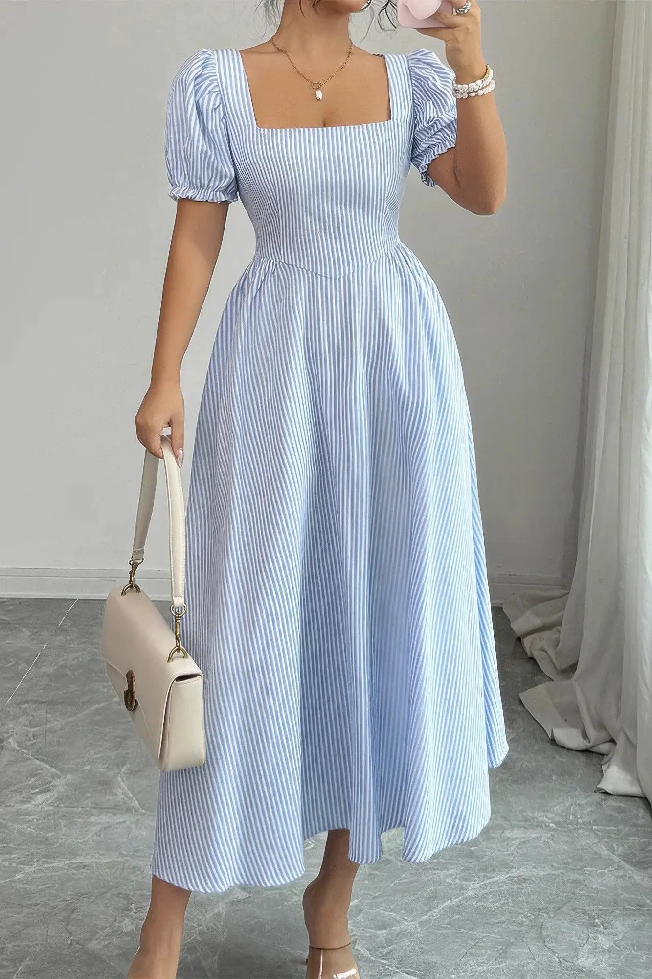 Damen gestreiftes Kleid mit Quadratausschnitt Puffärmeln und Rückenband