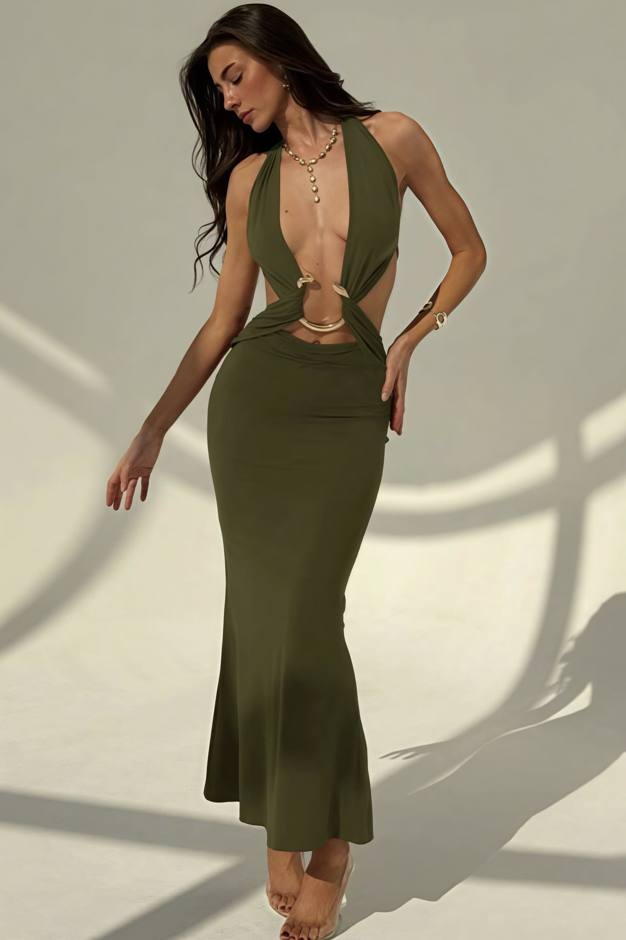 Sexy rückenfreies Halter Maxikleid mit tiefem V Ausschnitt