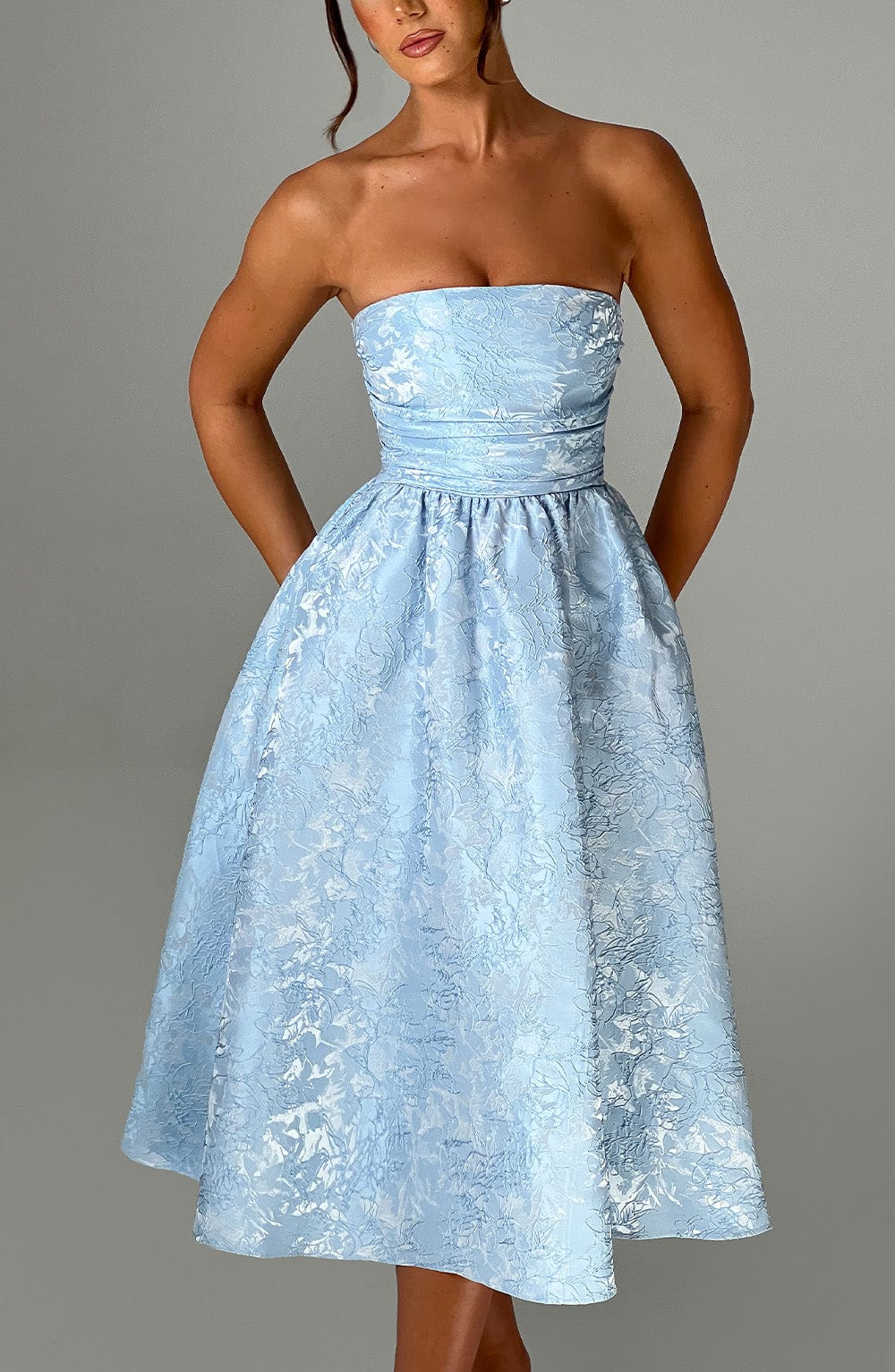 Tyche - Schulterfreies Jacquard-Midikleid