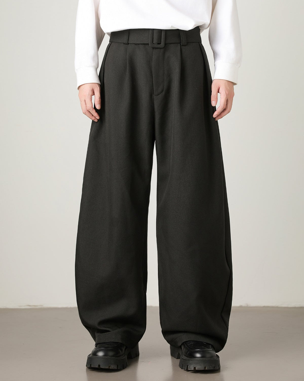 Damen weite Wollhose mit Gürtel