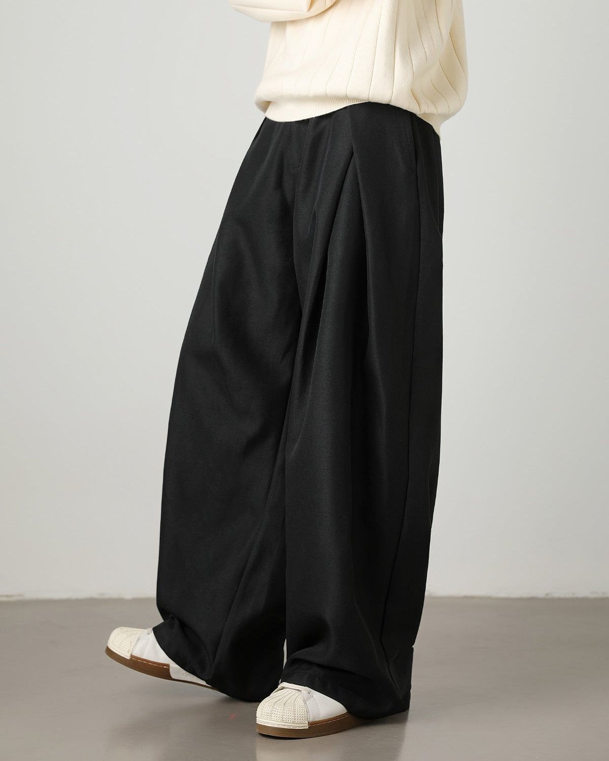 Damen weite Bundfaltenhose mit Gürtel