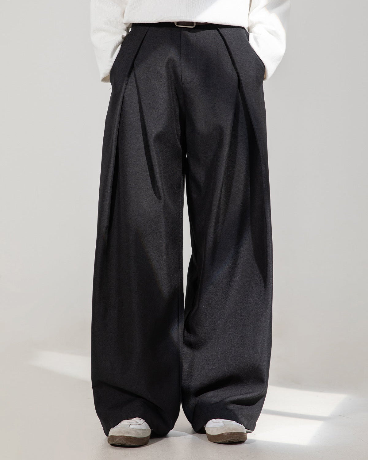 Damen weite Bundfaltenhose mit Gürtel