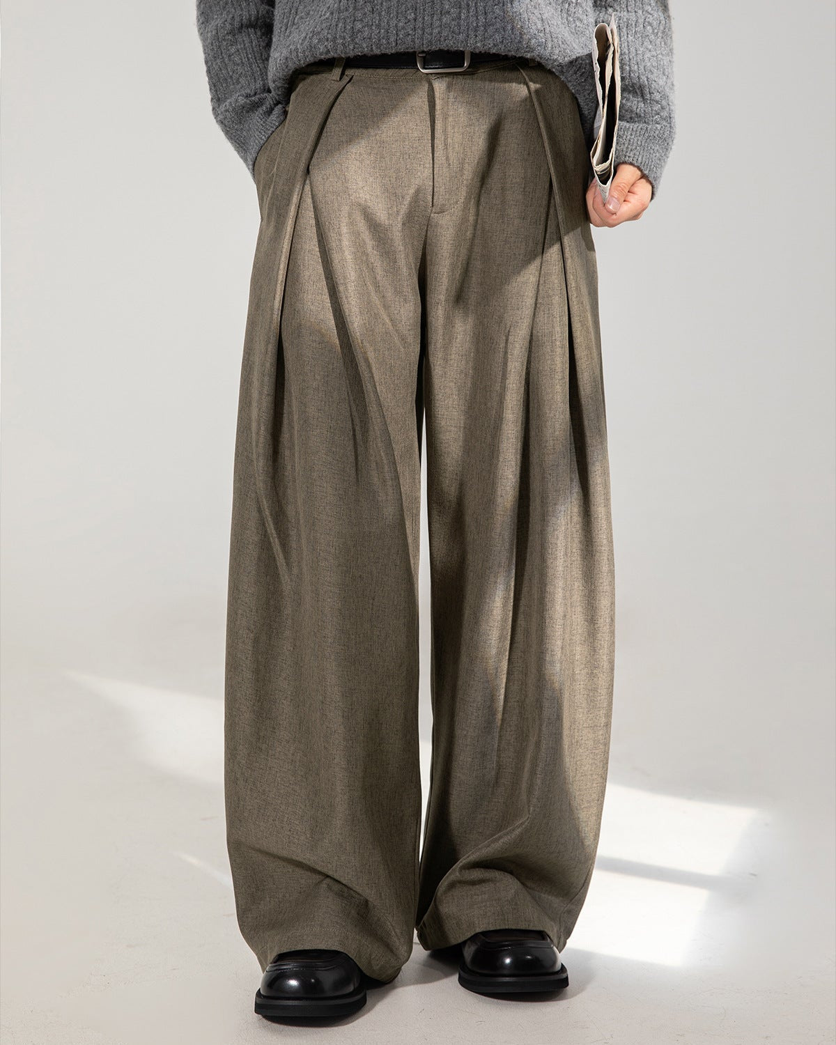 Damen weite Bundfaltenhose mit Gürtel