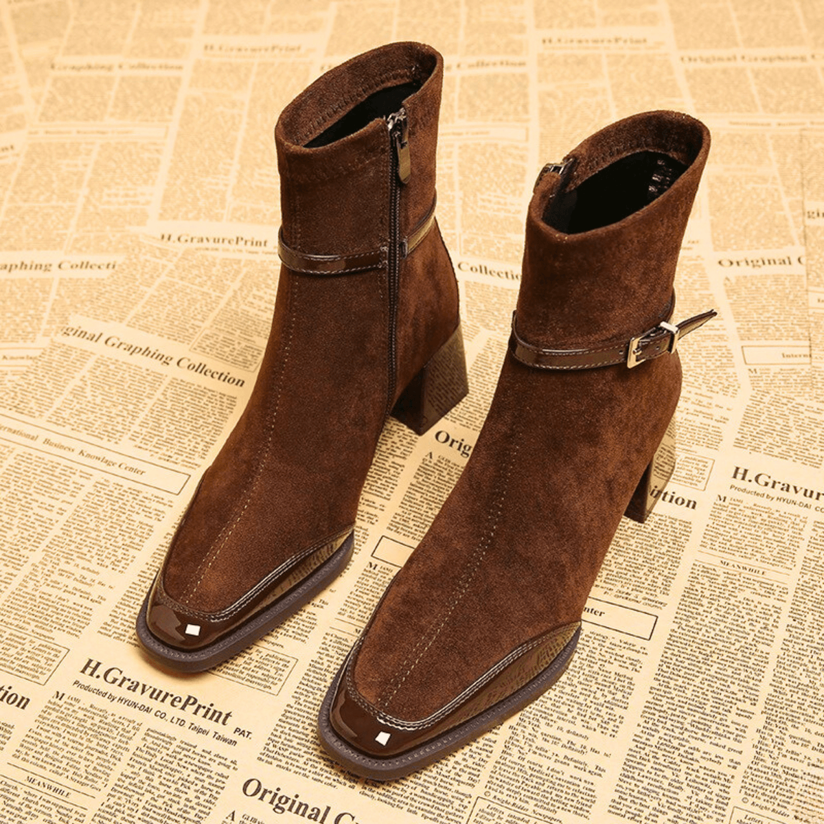 Damen Stiefel mit eckiger Zehenpartie und Schnalle