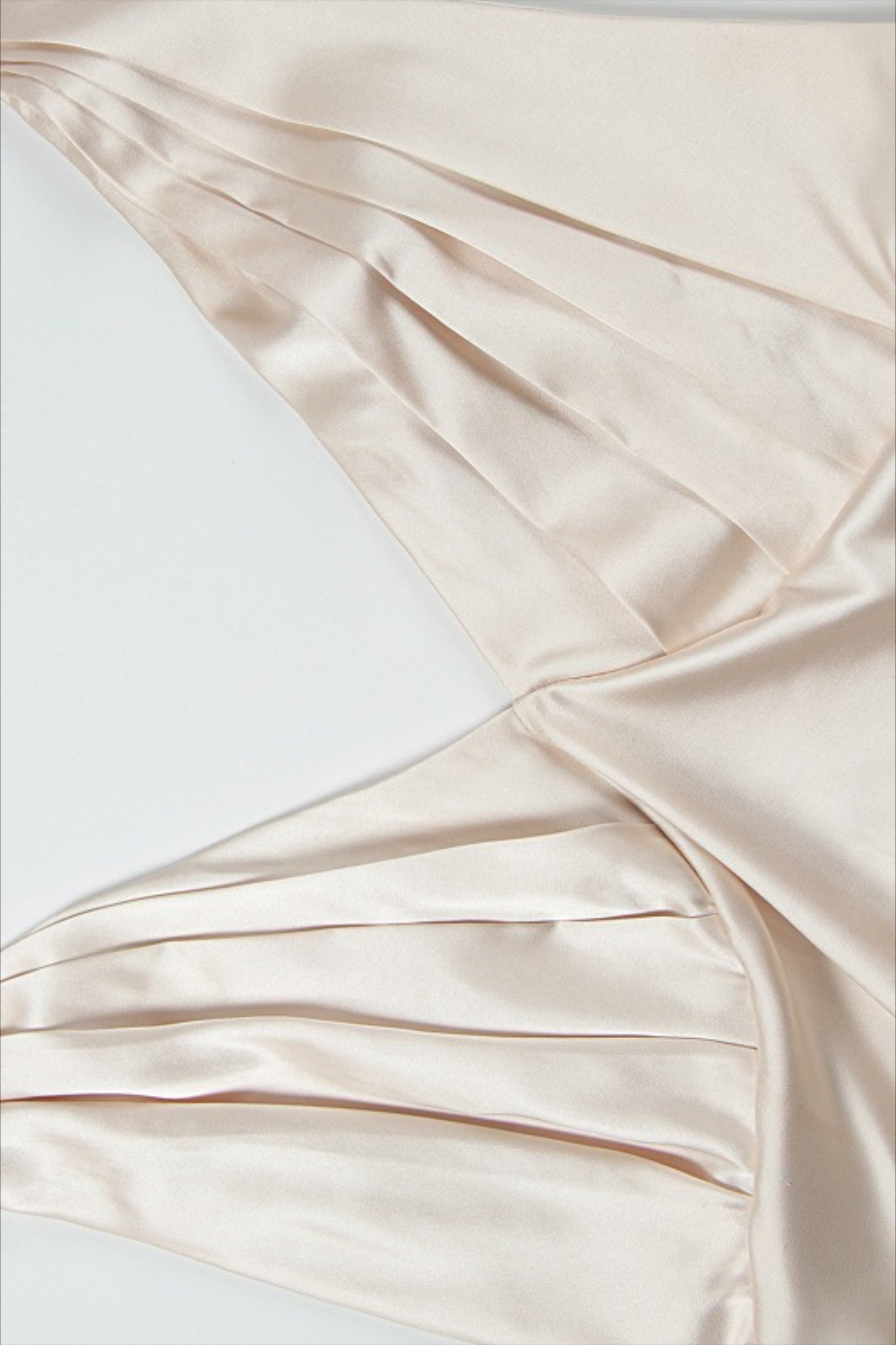 Stretch Satin Bodycon Kleid mit Halfterausschnitt und Seitenschlitz