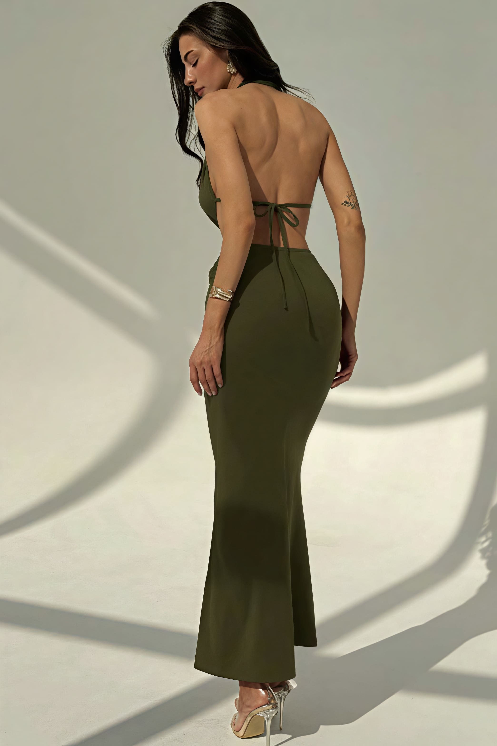 Sexy rückenfreies Halter Maxikleid mit tiefem V Ausschnitt