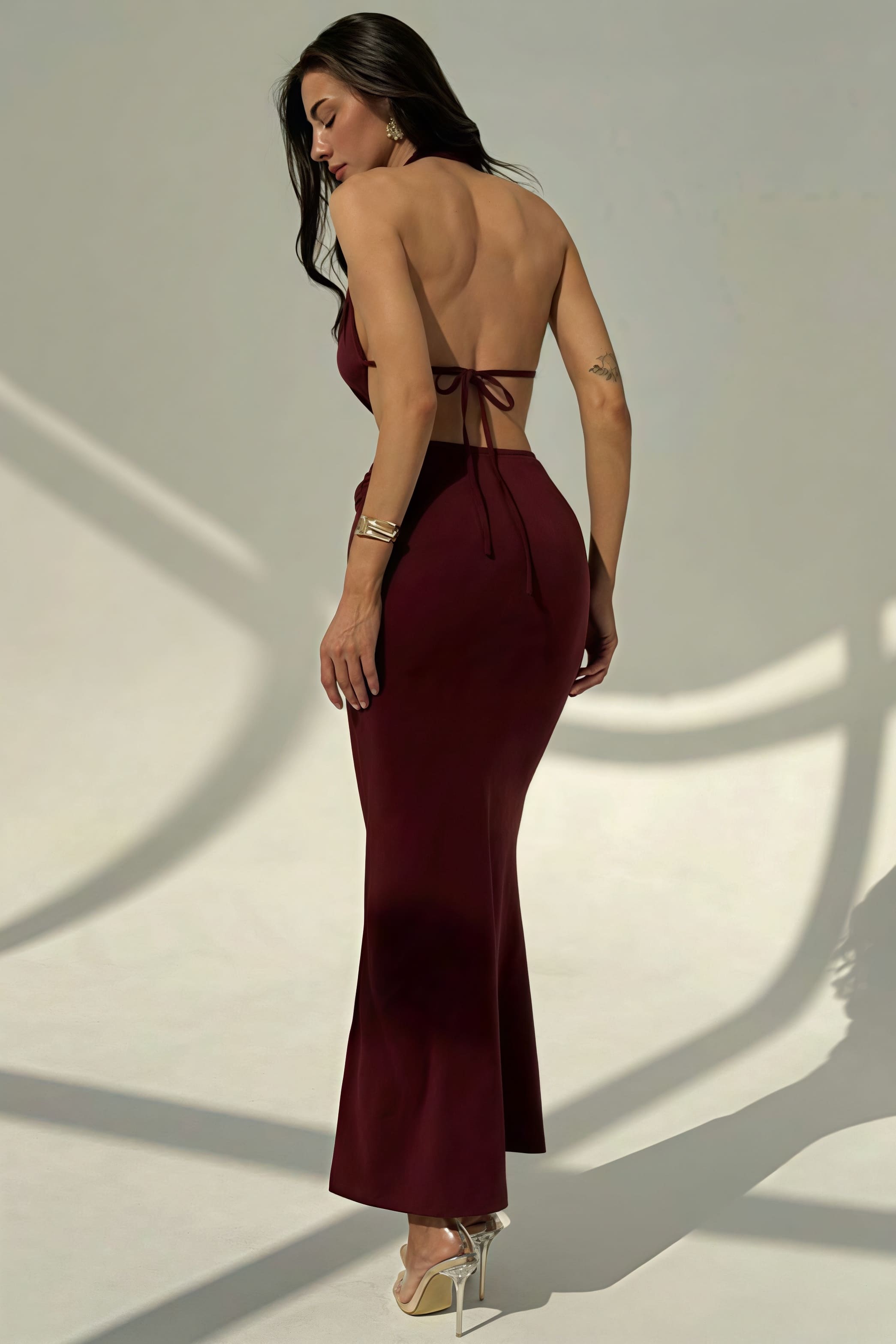 Sexy rückenfreies Halter Maxikleid mit tiefem V Ausschnitt