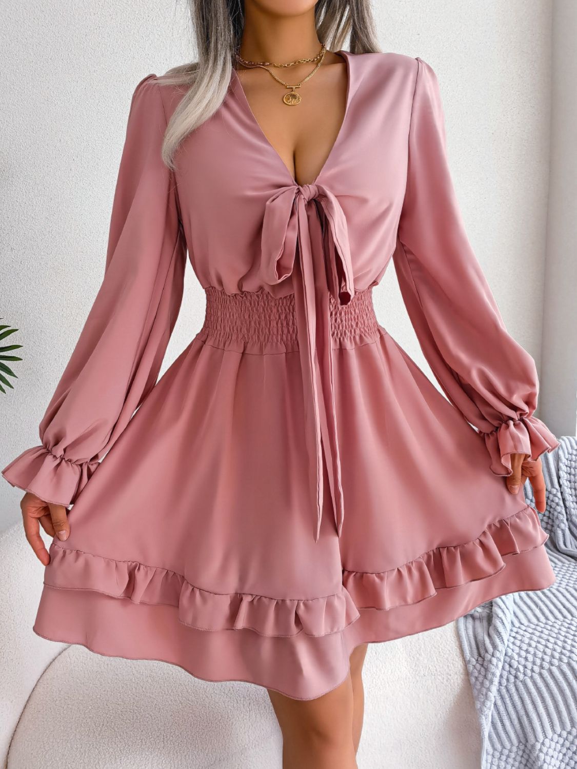 Damen Minikleid mit Bindeband und Volantärmeln