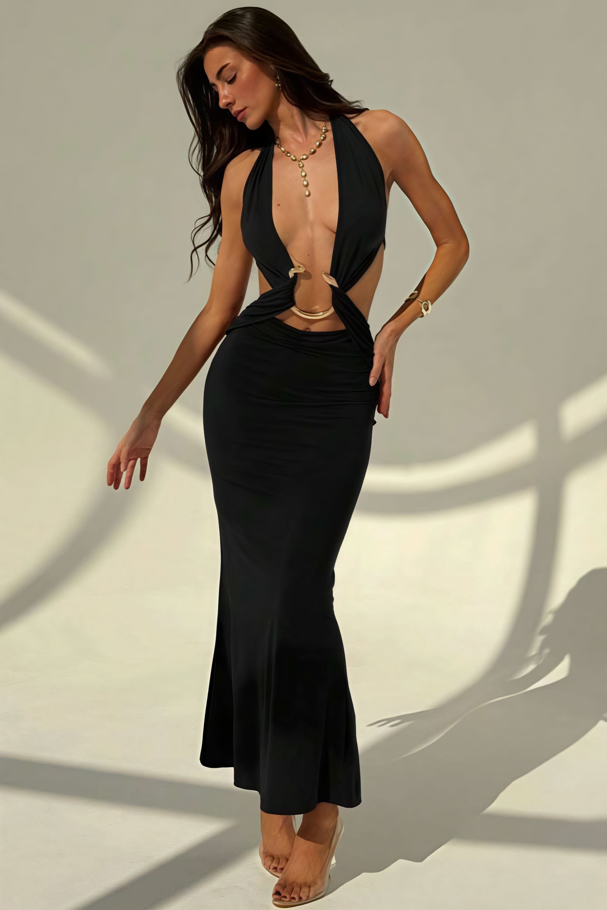 Sexy rückenfreies Halter Maxikleid mit tiefem V Ausschnitt