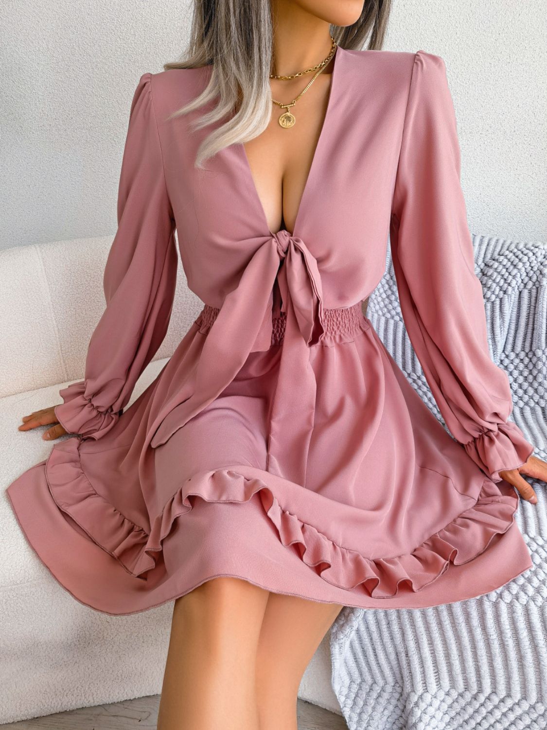 Damen Minikleid mit Bindeband und Volantärmeln