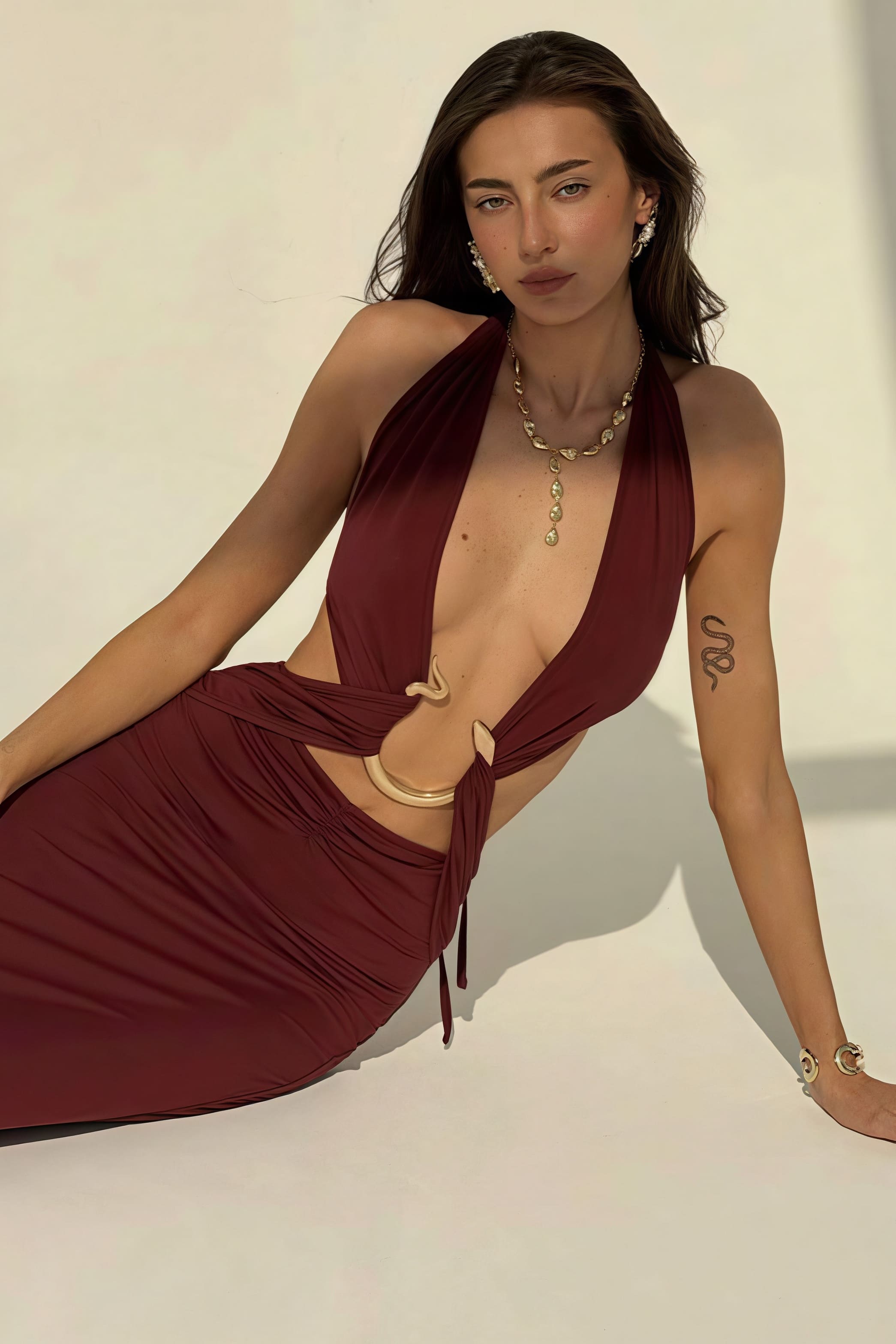 Sexy rückenfreies Halter Maxikleid mit tiefem V Ausschnitt