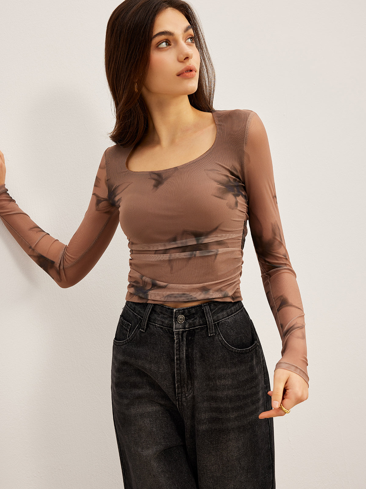 Batik-Blumenbedrucktes Mesh T-Shirt