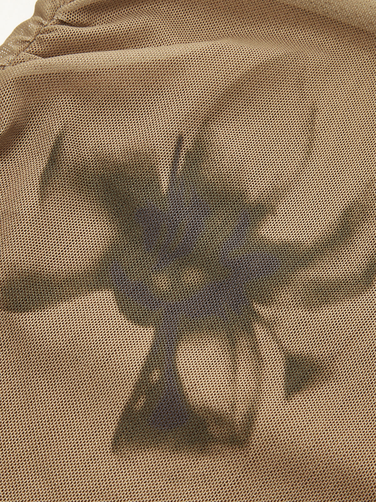 Batik-Blumenbedrucktes Mesh T-Shirt
