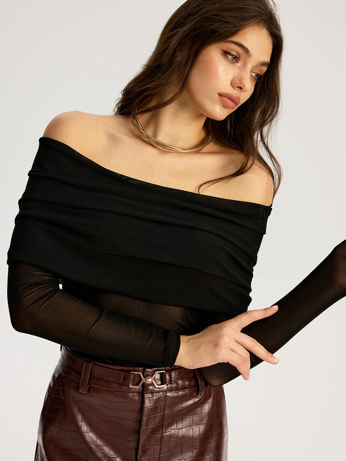 Bra-freies Off-Shoulder Langarm T-Shirt