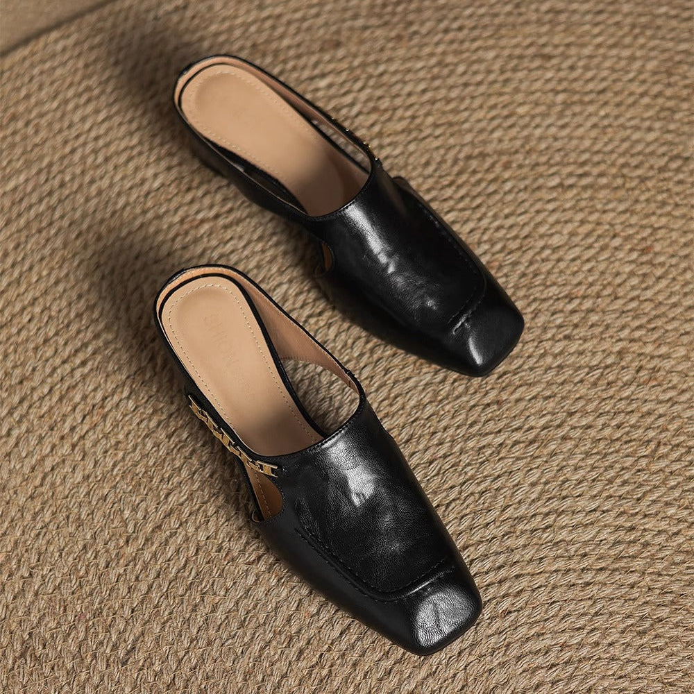 Damen Mules aus Leder mit Zierkette