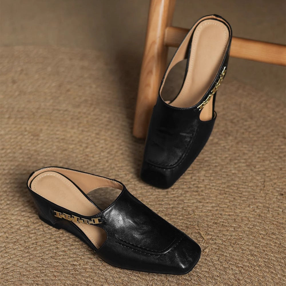 Damen Mules aus Leder mit Zierkette