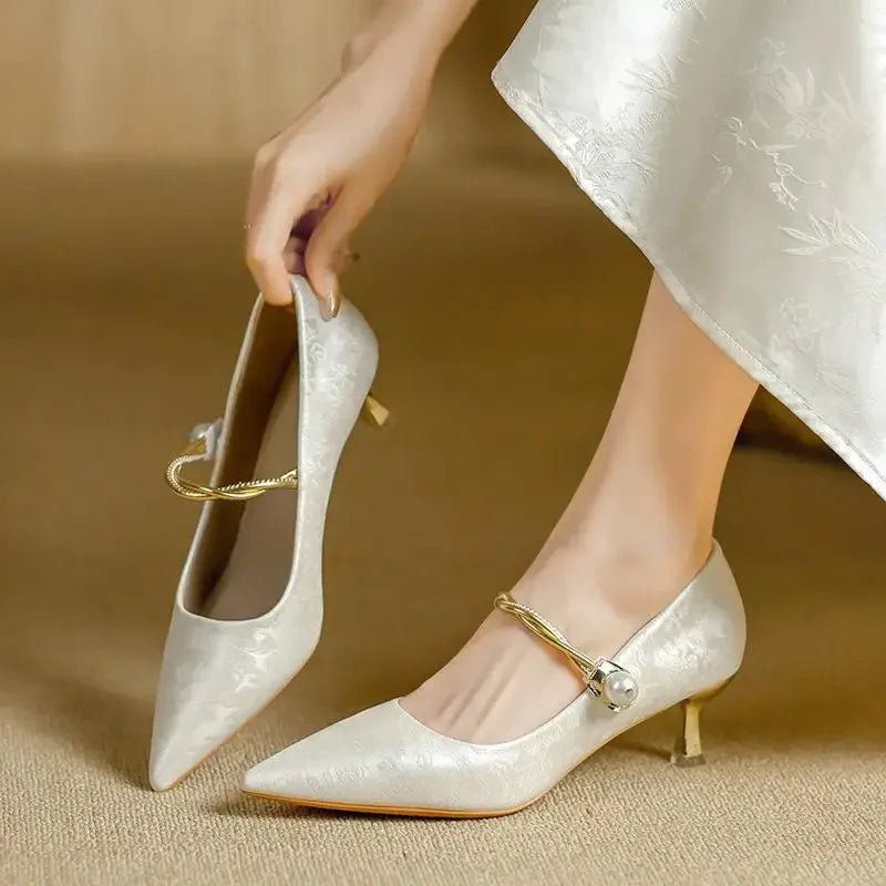 Damen Kitten Heels mit spitzer Zehenpartie