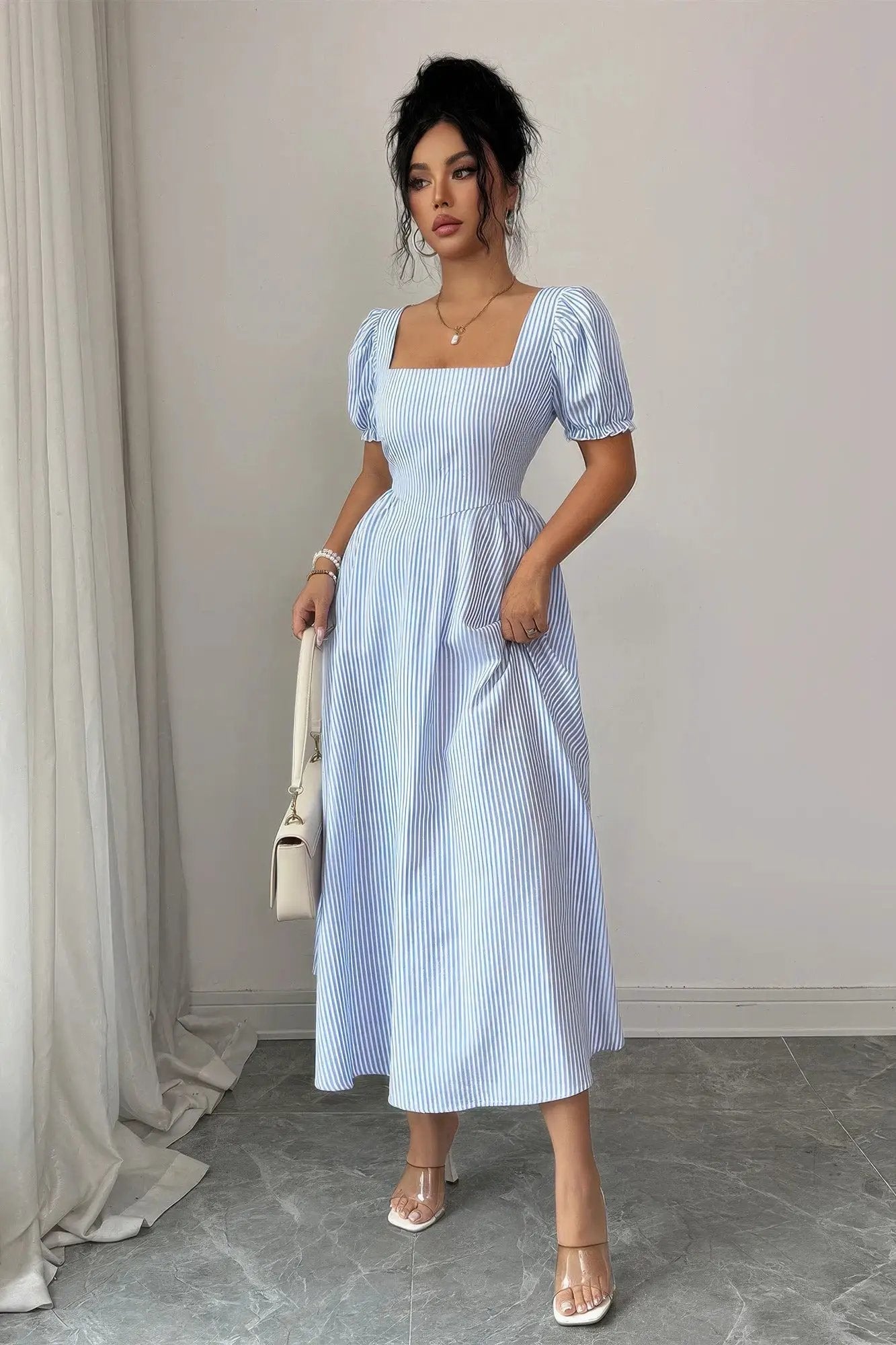 Damen gestreiftes Kleid mit Quadratausschnitt Puffärmeln und Rückenband