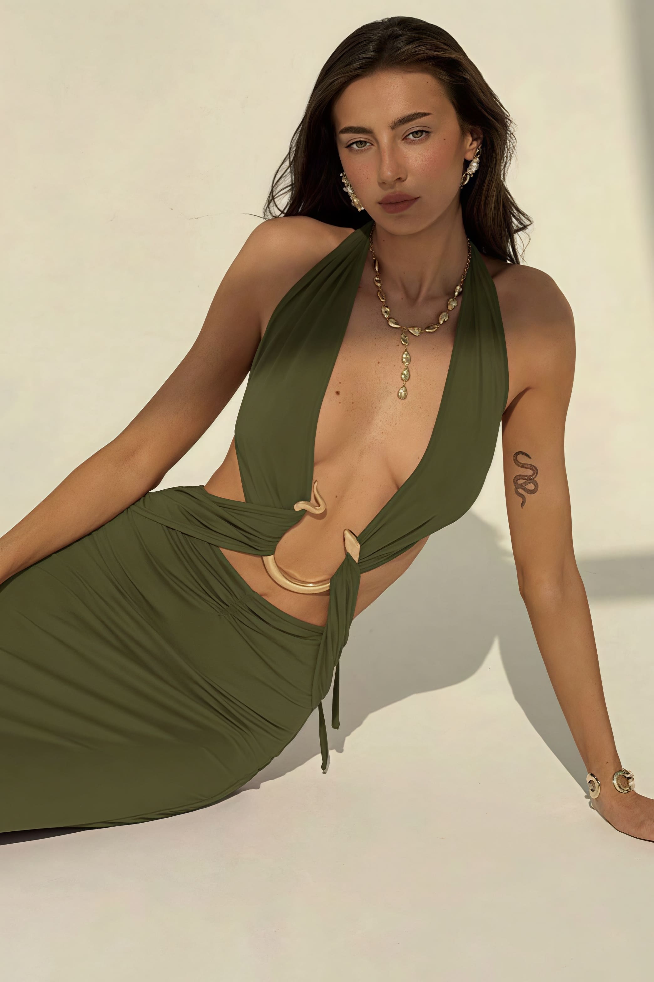 Sexy rückenfreies Halter Maxikleid mit tiefem V Ausschnitt