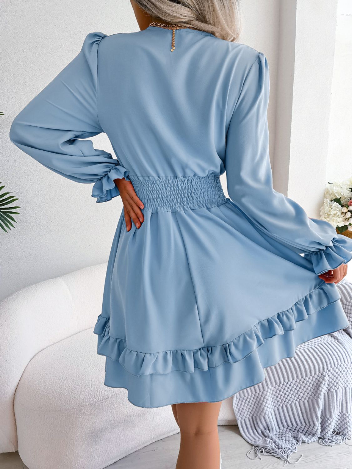 Damen Minikleid mit Bindeband und Volantärmeln