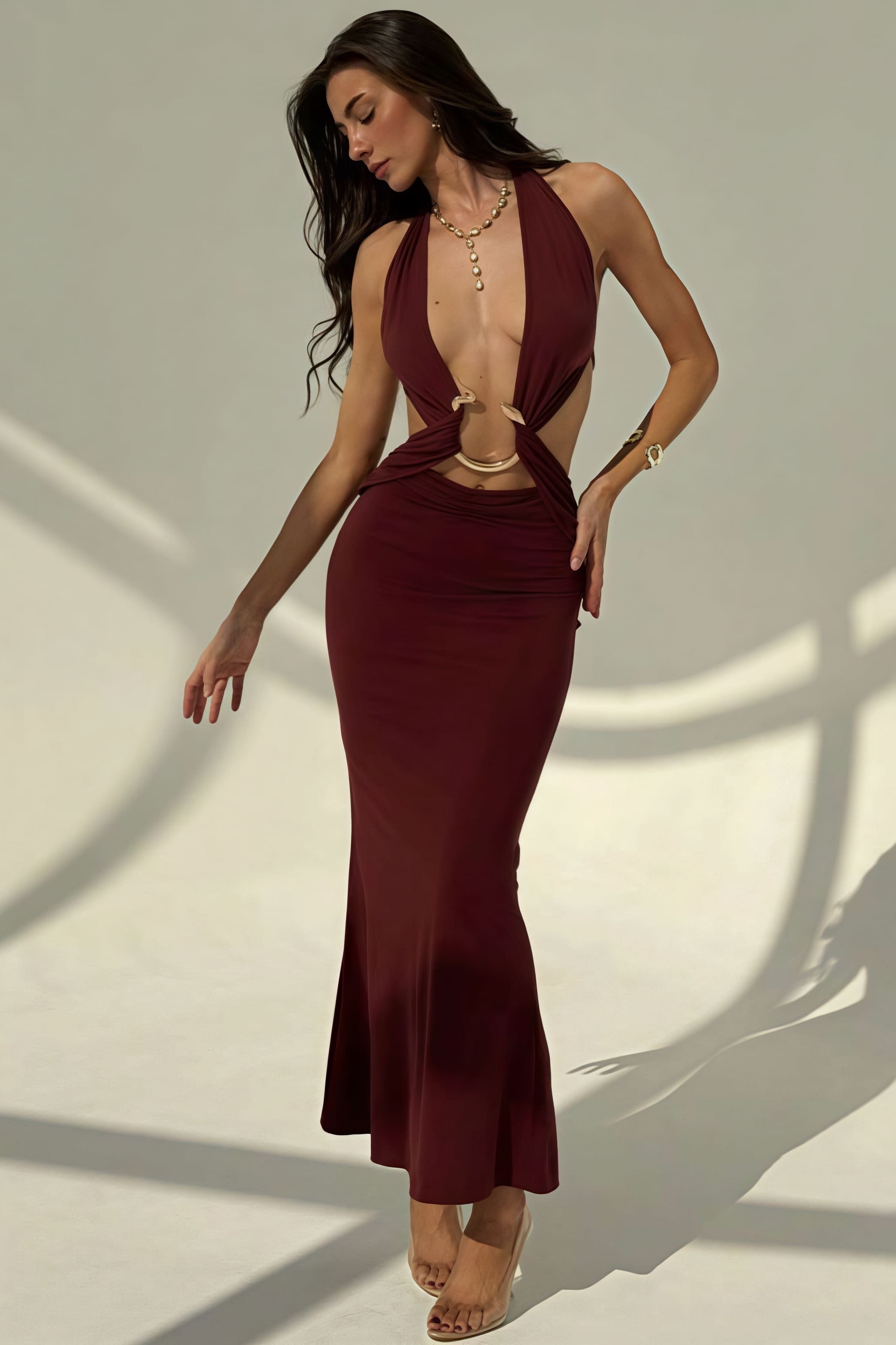 Sexy rückenfreies Halter Maxikleid mit tiefem V Ausschnitt