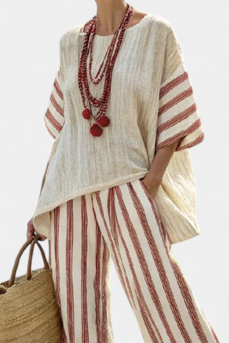 Braelith | Elegantes rustikal gestreiftes Oberteil & cremefarbene Leinenhose