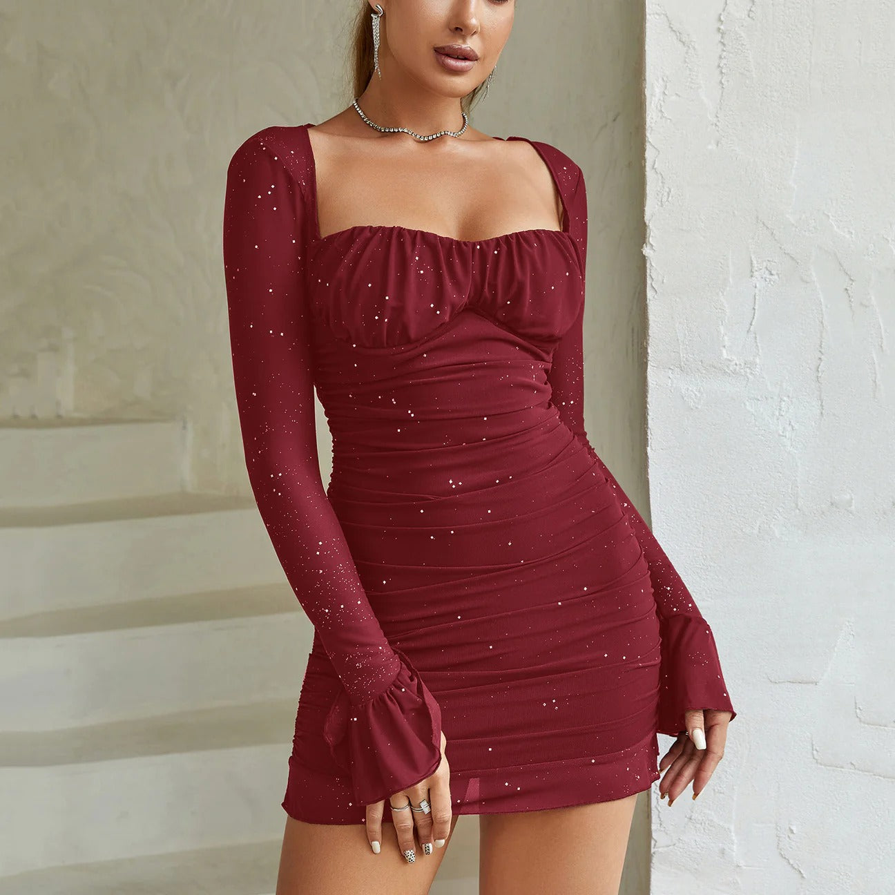 Glitzer Minikleid mit Quadrat Ausschnitt