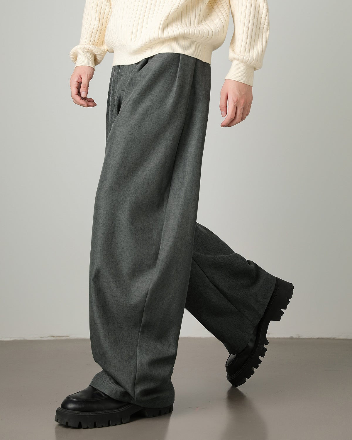 Damen weite Wollhose mit Gürtel