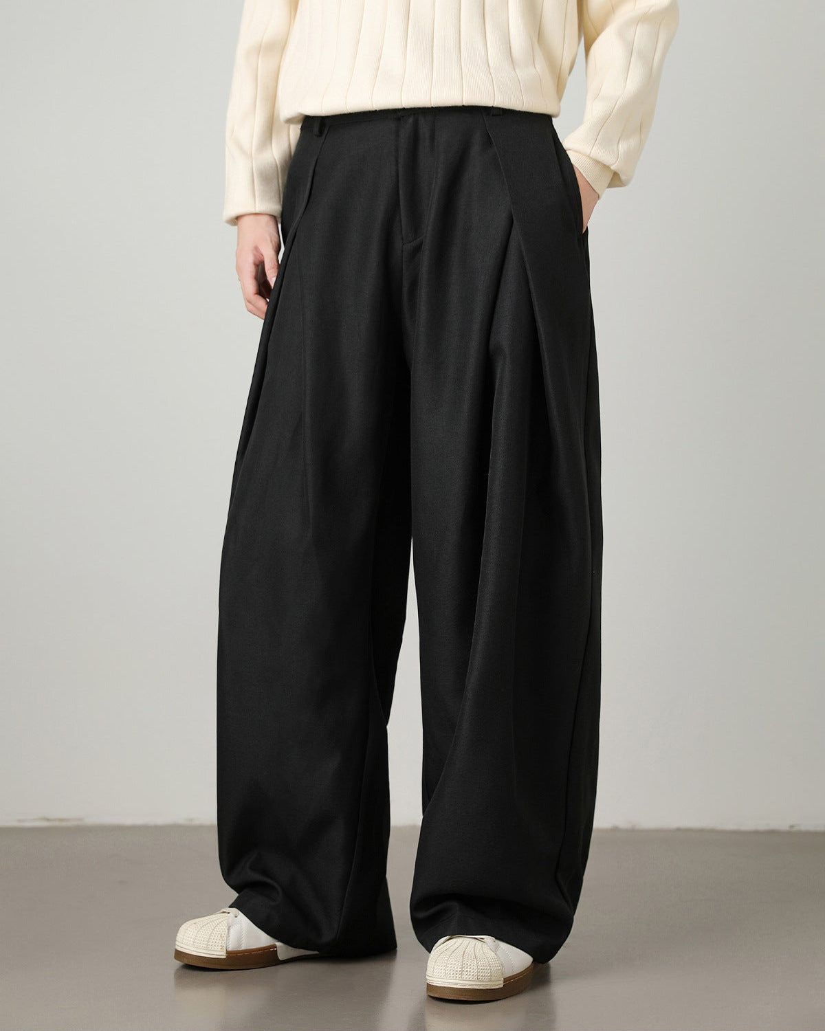Damen weite Bundfaltenhose mit Gürtel