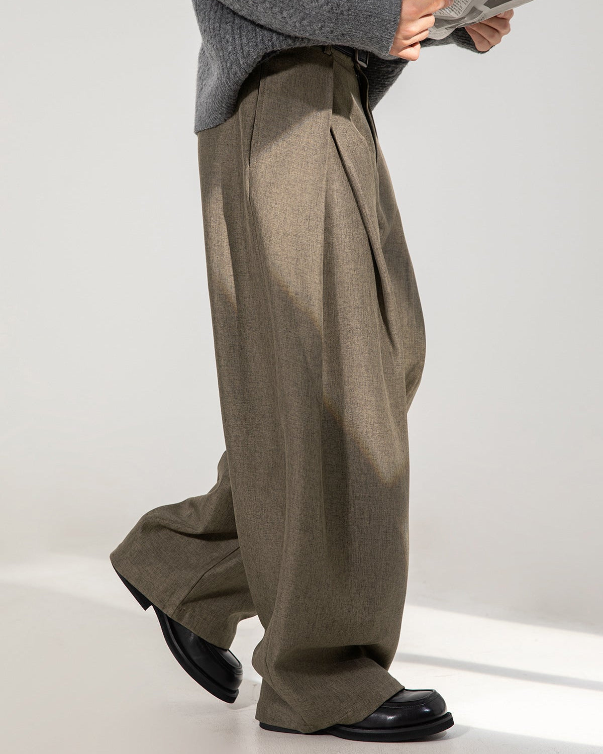 Damen weite Bundfaltenhose mit Gürtel