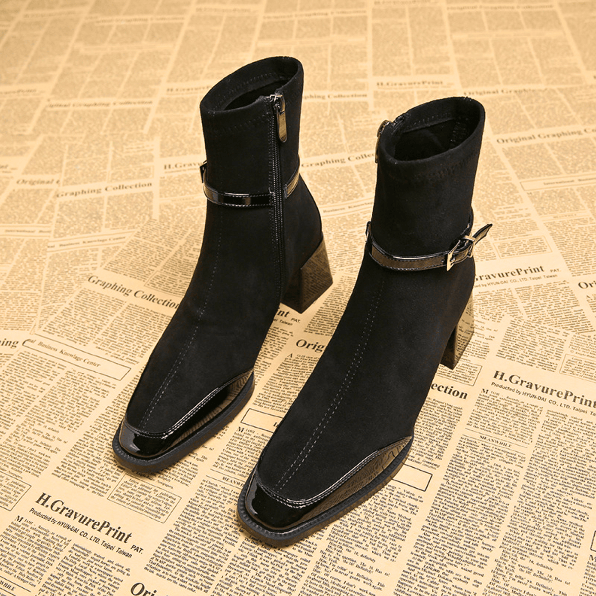Damen Stiefel mit eckiger Zehenpartie und Schnalle
