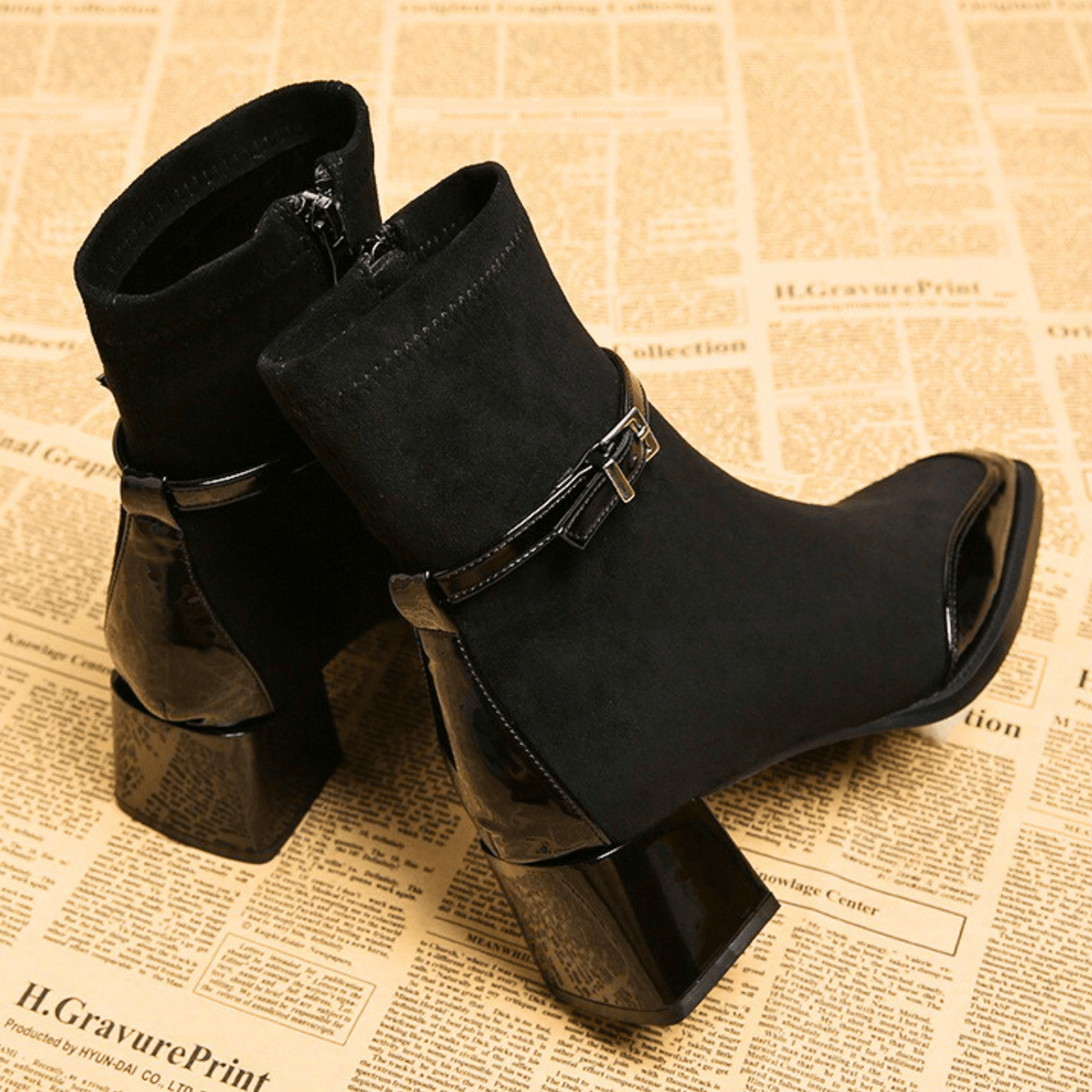 Damen Stiefel mit eckiger Zehenpartie und Schnalle