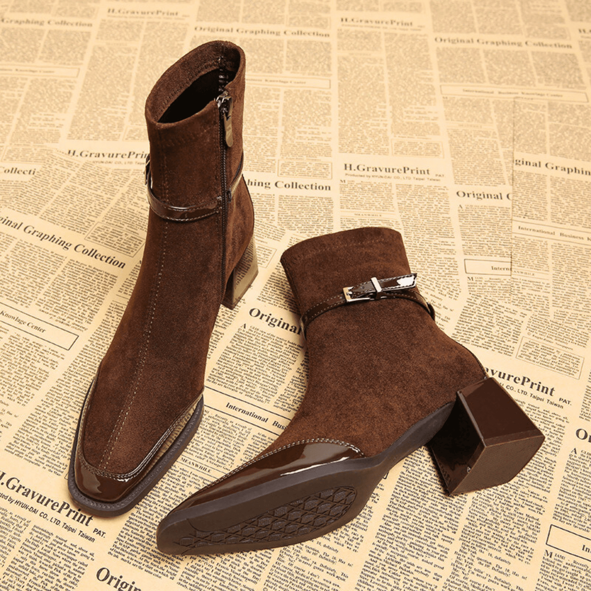 Damen Stiefel mit eckiger Zehenpartie und Schnalle