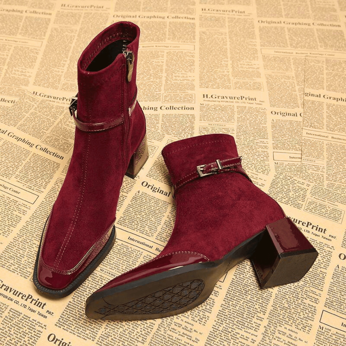 Damen Stiefel mit eckiger Zehenpartie und Schnalle